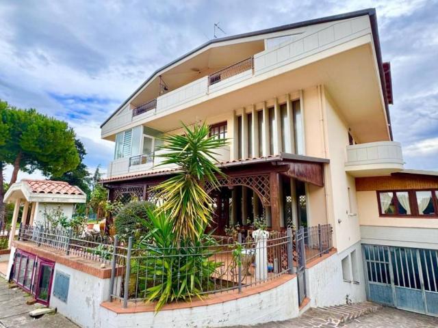 Villa Indipendente in vendita a Unione dei Comuni della Val Vibrata, Alba Adriatica