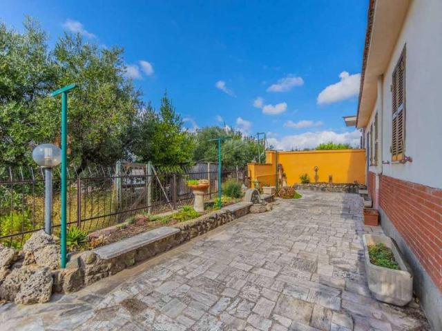 Villa Indipendente in vendita a La Torretta, Roma Capitale