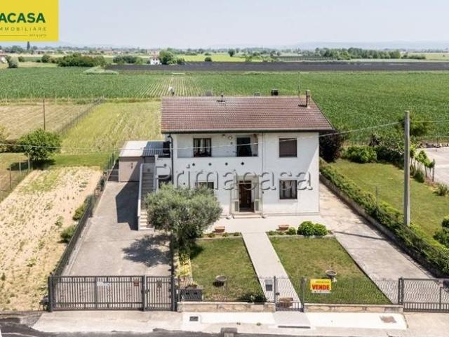 Villa Indipendente in vendita a Albaredo D'adige, Veneto