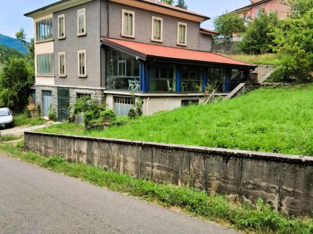 Villa Indipendente in vendita a Albareto, Reggio Emilia