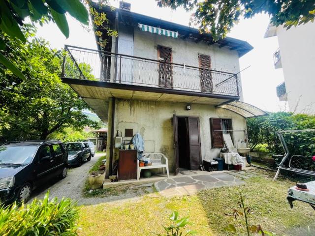Villa Indipendente in vendita a Carcano, Albavilla