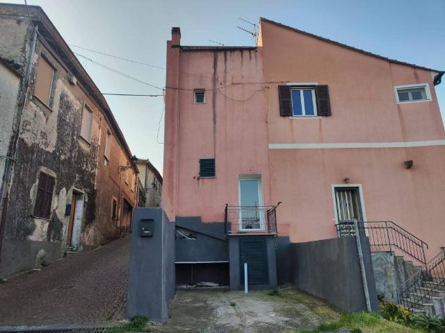Villa Indipendente in vendita a Bastia, Albenga