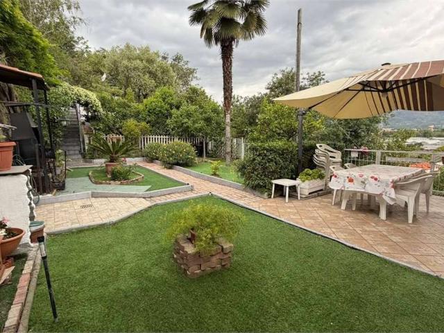 Villa Indipendente in vendita a Bastia, Albenga