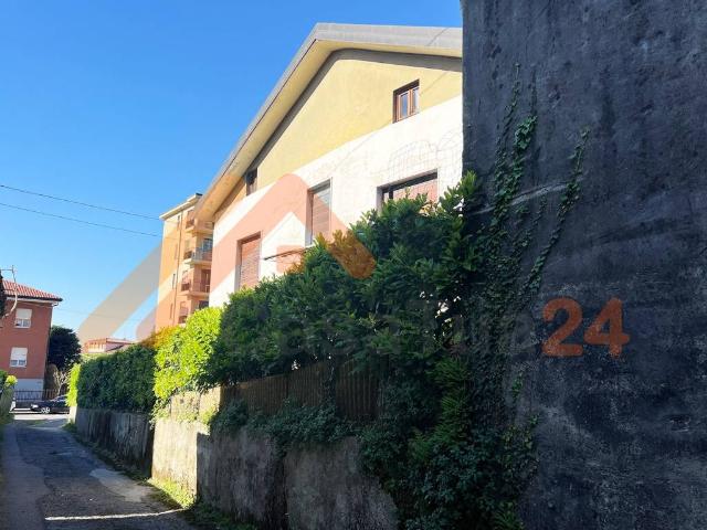 Villa Indipendente in vendita a Albese con Cassano, Albese