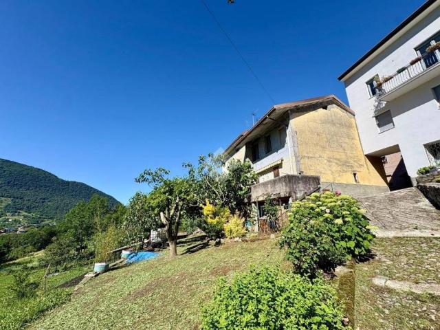 Villa Indipendente in vendita a Albino, Lombardia