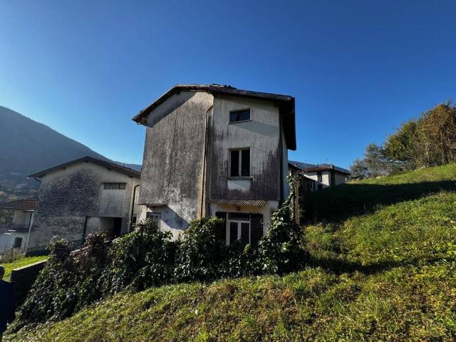 Villa Indipendente in vendita a Albino, Lombardia