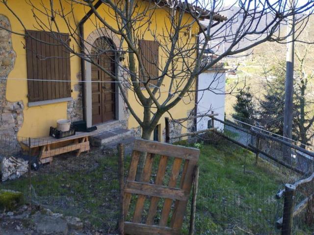 Villa Indipendente in vendita a Albino, Lombardia