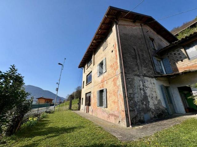 Villa Indipendente in vendita a Albino, Lombardia
