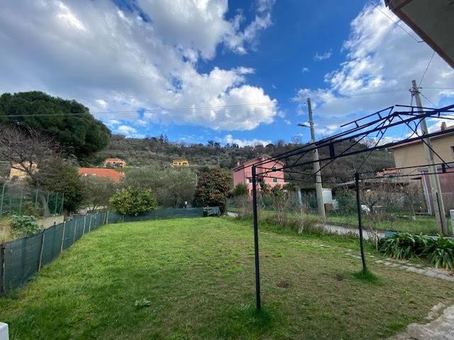 Villa Indipendente in vendita a Luceto, Albisola Superiore