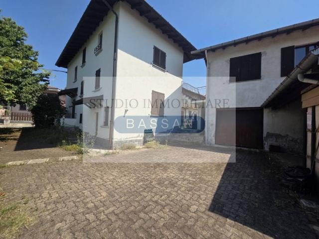 Villa Indipendente in vendita a Albizzate, Lombardia