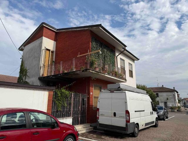 Villa Indipendente in vendita a Albonese, Lombardia
