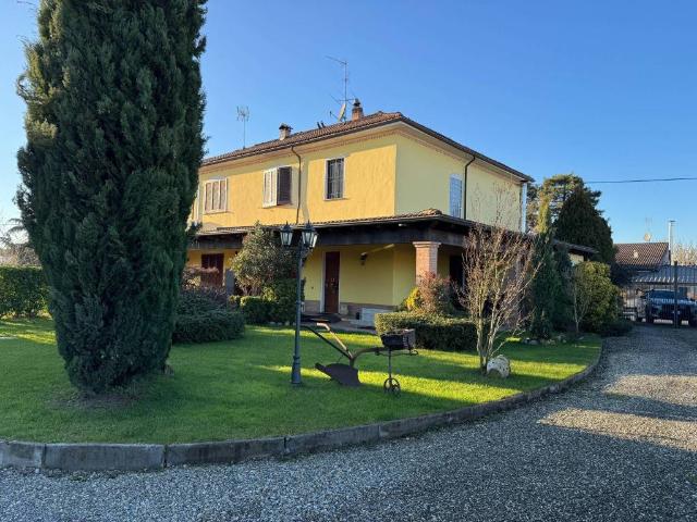 Villa Indipendente in vendita a Piemonte, Alessandria