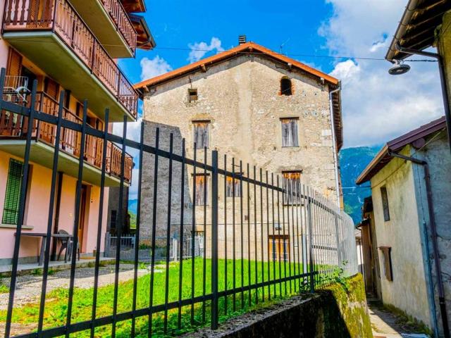 Villa Indipendente in vendita a Comunità Montana della Valle Brembana, Algua