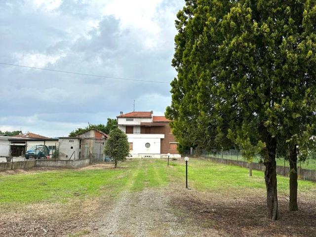Villa Indipendente in vendita a Piemonte, Vercelli