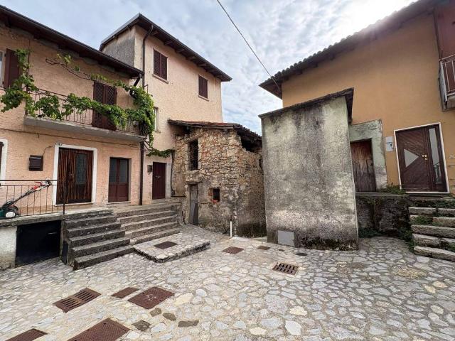 Villa Indipendente in vendita a Casucco, Almenno San Bartolomeo
