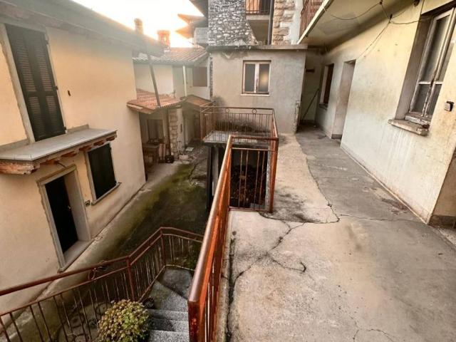 Villa Indipendente in vendita a Casucco, Almenno San Bartolomeo