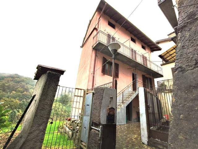 Villa Indipendente in vendita a Almenno San Bartolomeo, Lombardia