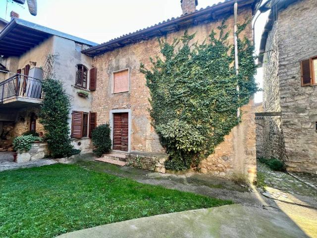 Villa Indipendente in vendita a Almenno San Bartolomeo, Lombardia