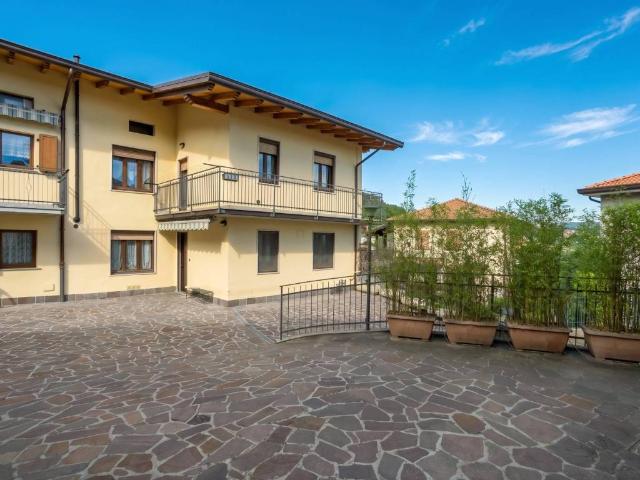 Villa Indipendente in vendita a Almenno San Salvatore, Lombardia