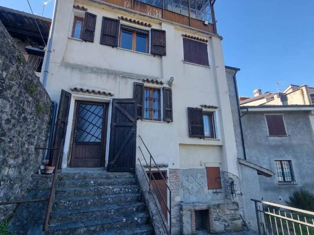 Villa Indipendente in vendita a Alta Val Tidone, Nibbiano