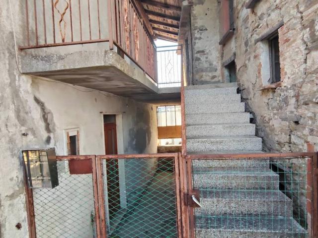 Villa Indipendente in vendita a Alta Val Tidone, Nibbiano