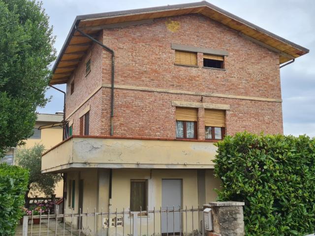 Villa Indipendente in vendita a Altopascio, Toscana