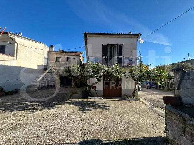 Villa Indipendente in vendita a Alvignano, Campania