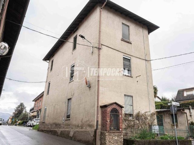 Villa Indipendente in vendita a Alzate Brianza, Lombardia