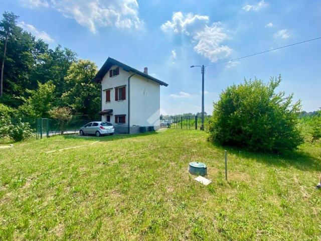 Villa Indipendente in vendita a Alzate Brianza, Lombardia