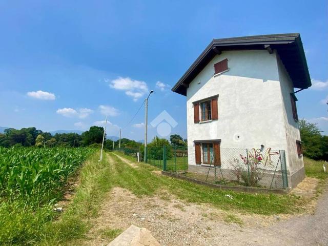 Villa Indipendente in vendita a Alzate Brianza, Lombardia