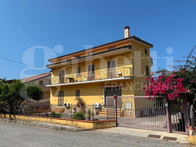 Villa Indipendente in vendita a Marinella, Calabria