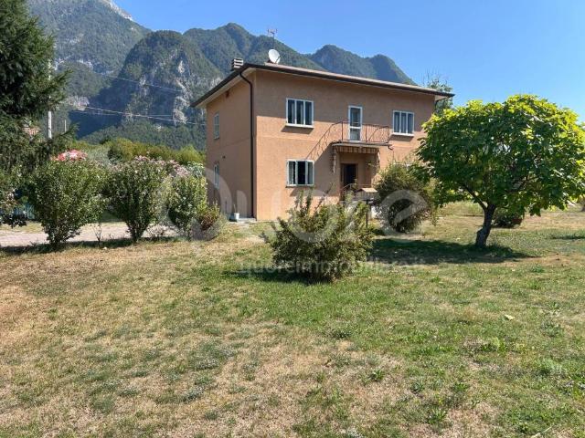Villa Indipendente in vendita a Amaro, Friuli-Venezia Giulia