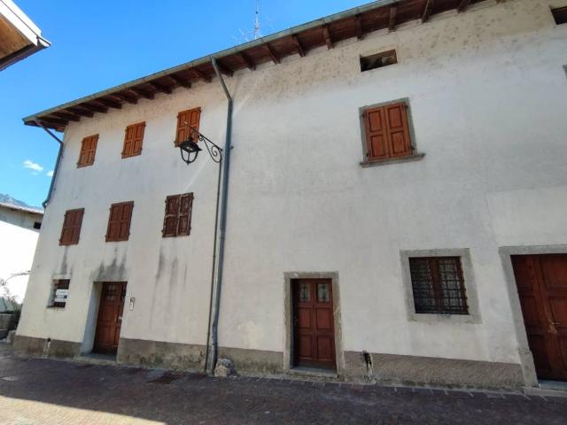 Villa Indipendente in vendita a Borç de Mufe, Amaro / Damâr