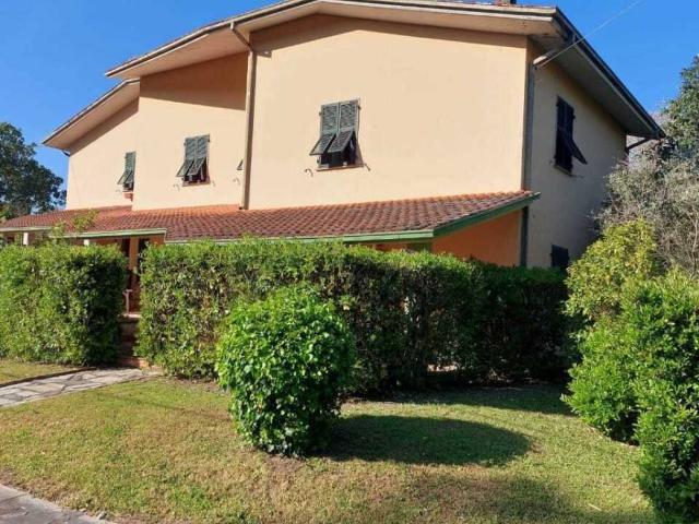 Villa Schiera in vendita a Ameglia, Liguria