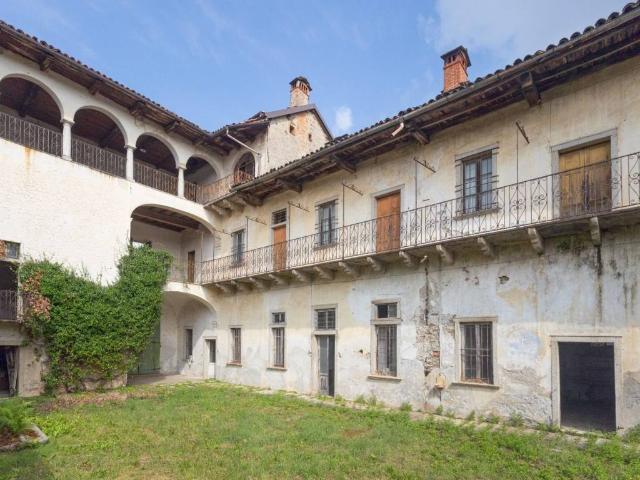 Villa Indipendente in vendita a Ameno, Novara
