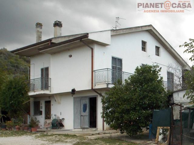 Villa Indipendente in vendita a Unione dei Comuni della Val Vibrata, Ancarano
