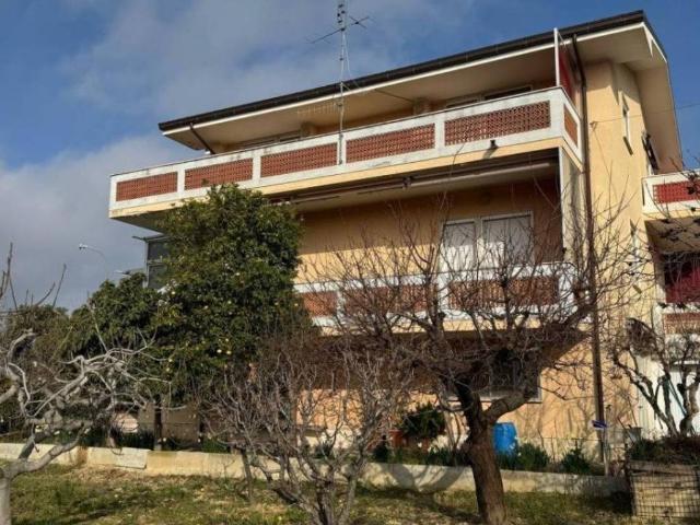 Villa Indipendente in vendita a Unione dei Comuni della Val Vibrata, Ancarano