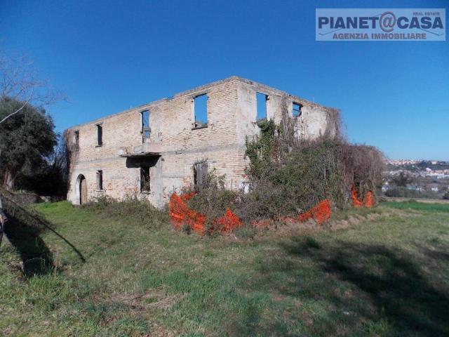 Villa Indipendente in vendita a Unione dei Comuni della Val Vibrata, Ancarano