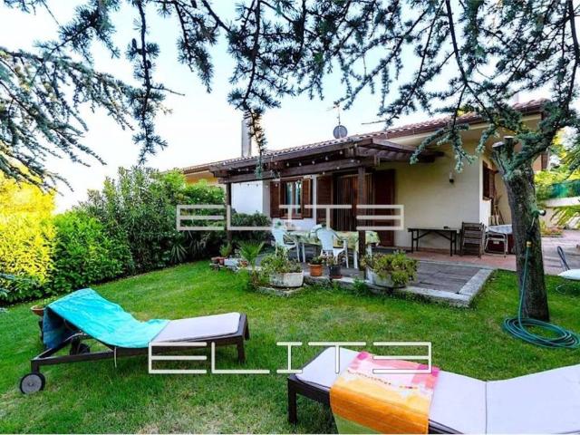 Villa Indipendente in vendita a Ancona