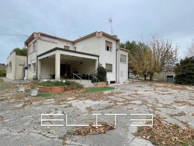 Villa Indipendente in vendita a Passo Varano, Marche