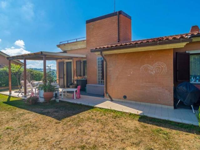 Villa Indipendente in vendita a Brecce Bianche, Marche