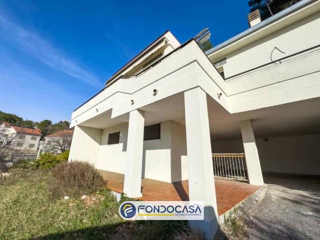 Villa Indipendente in vendita a Andora, Liguria