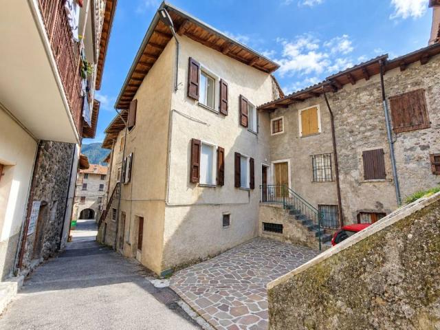 Villa Indipendente in vendita a Anfo, Brescia
