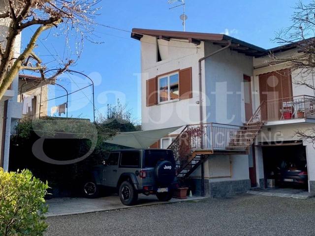 Villa Indipendente in vendita a Angera, Lombardia