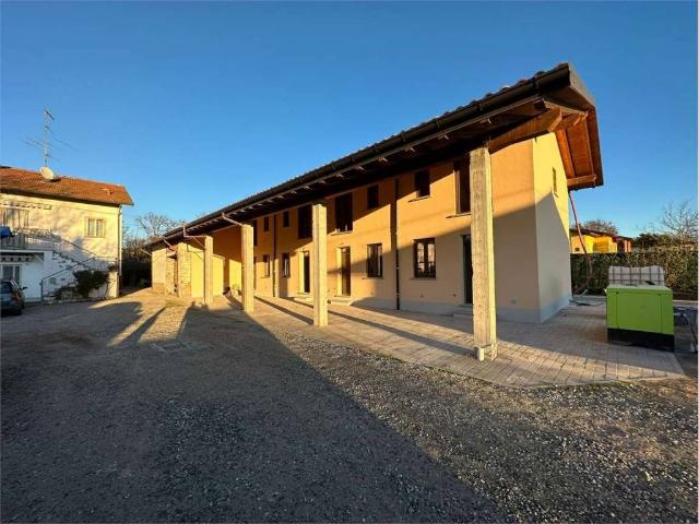 Villa Indipendente in vendita a Angera, Varese