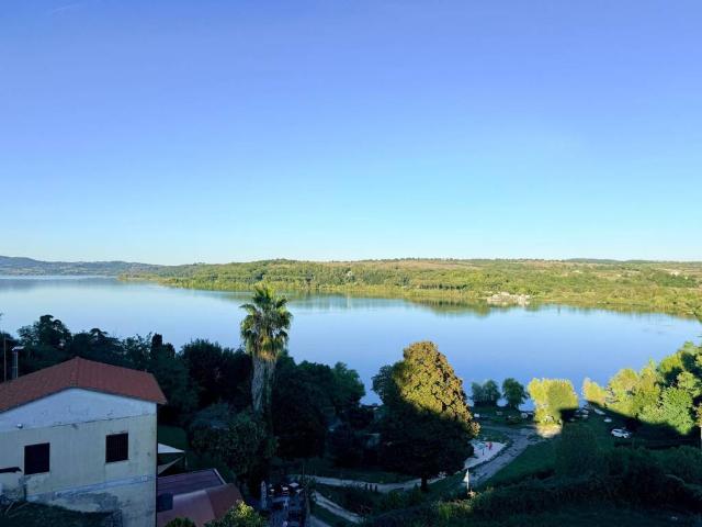 Villa Indipendente in vendita a Centro storico, Anguillara Sabazia