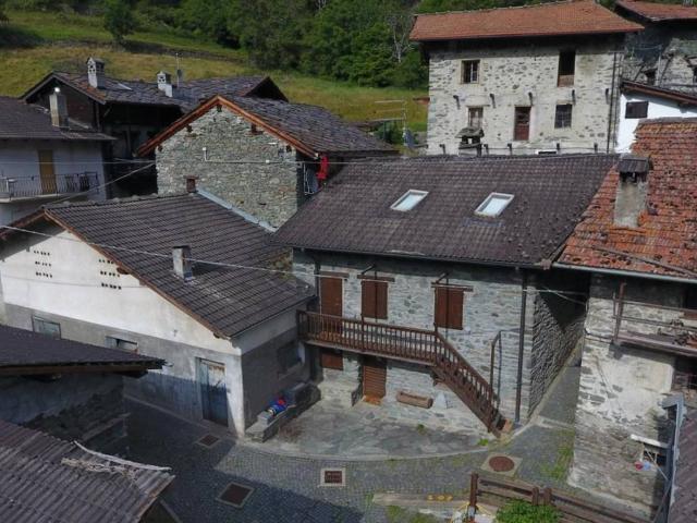 Villa Indipendente in vendita a Antey Saint André, Aosta