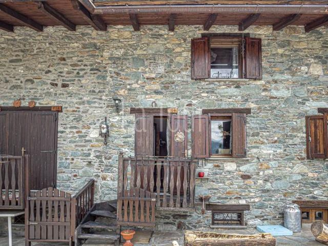 Villa Indipendente in vendita a Antey Saint André, Aosta
