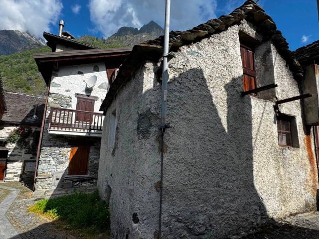 Villa Indipendente in vendita a Antronapiana, Antrona Schieranco