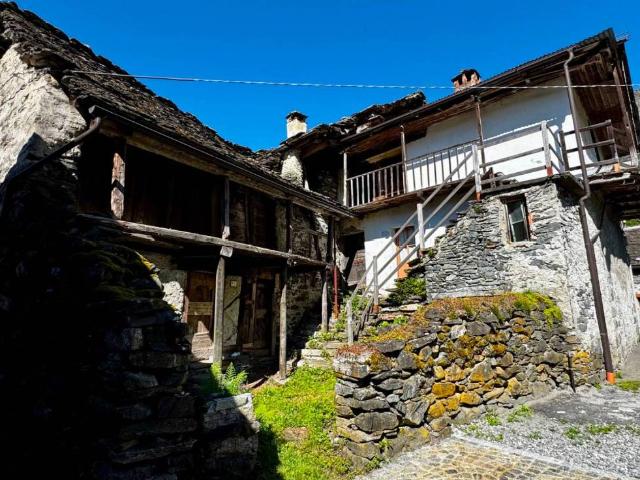 Villa Indipendente in vendita a Bannio Anzino, Piemonte